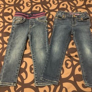🔴2 pairs of Toddler Jeans